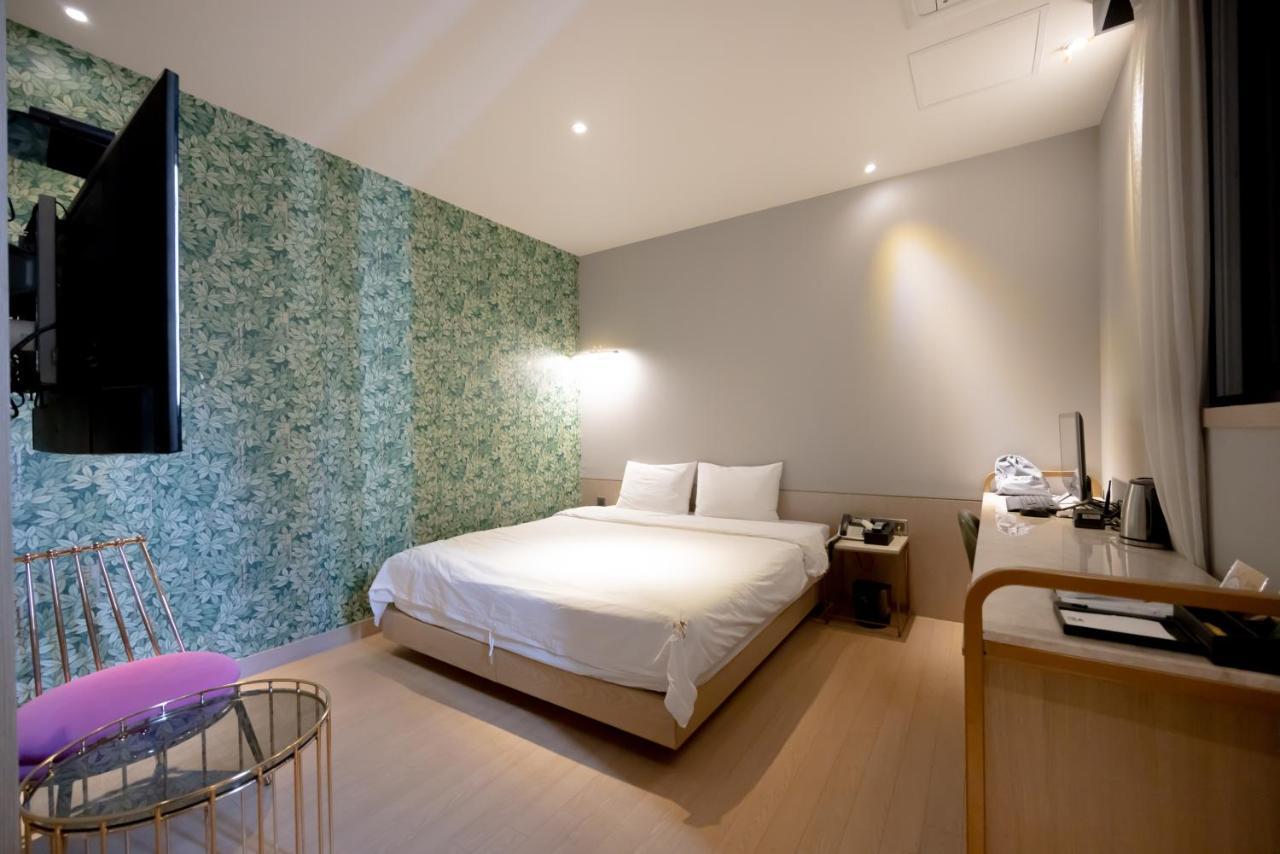 Hound Hotel Seomyeon-Beomcheon Busan Eksteriør billede