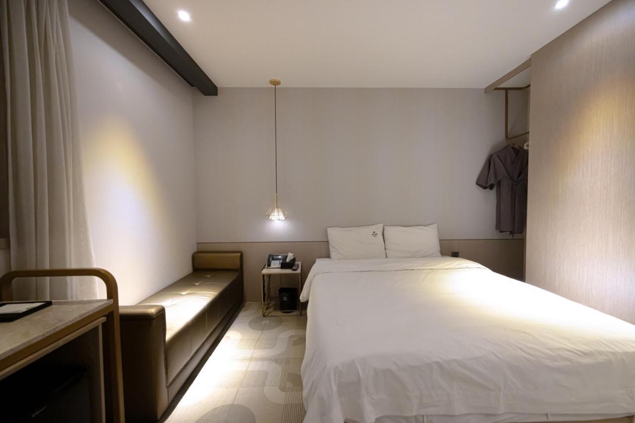 Hound Hotel Seomyeon-Beomcheon Busan Eksteriør billede
