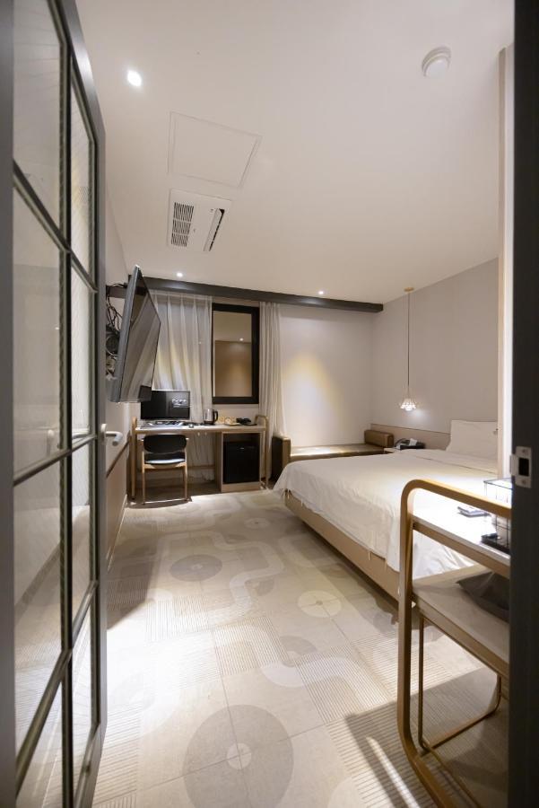 Hound Hotel Seomyeon-Beomcheon Busan Eksteriør billede