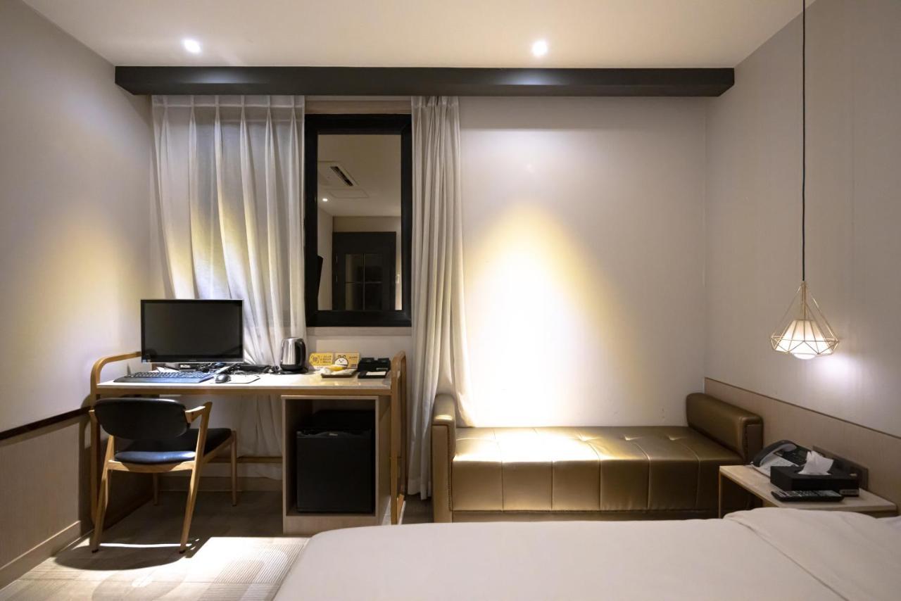 Hound Hotel Seomyeon-Beomcheon Busan Eksteriør billede